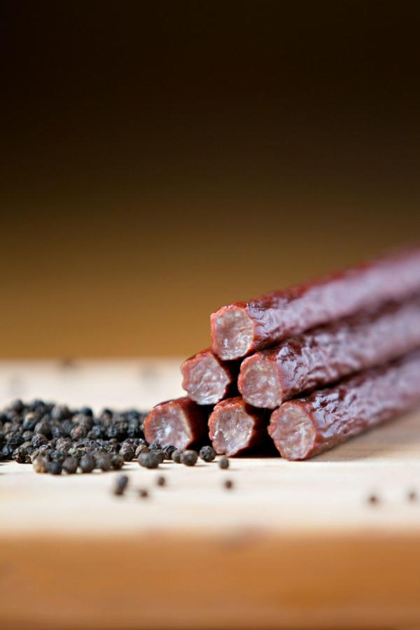 Timber-Ridge-Cattle—Beef-Sticks—Peppered-Snack-Sticks-min